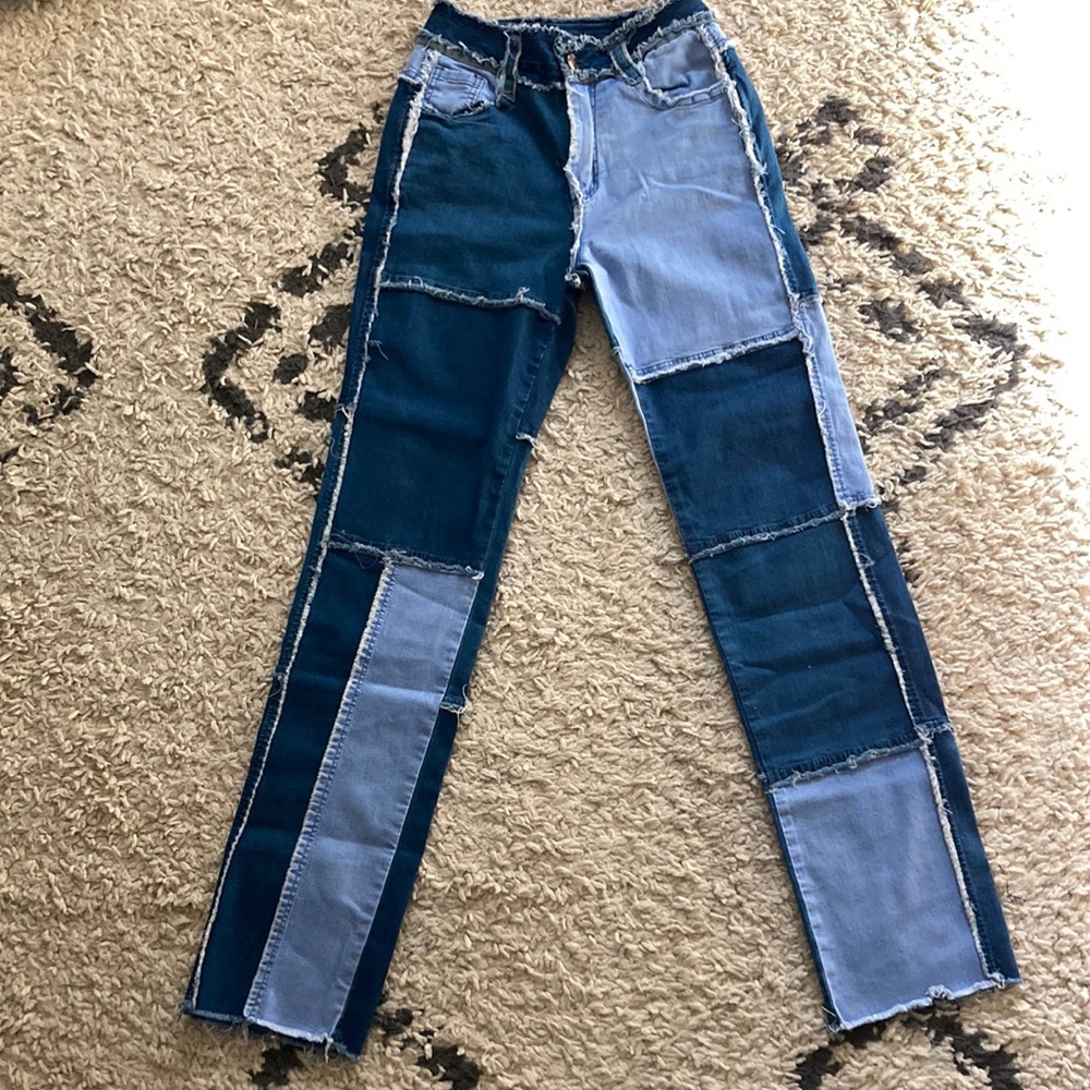 fitted blue patched jeans size 0-2
